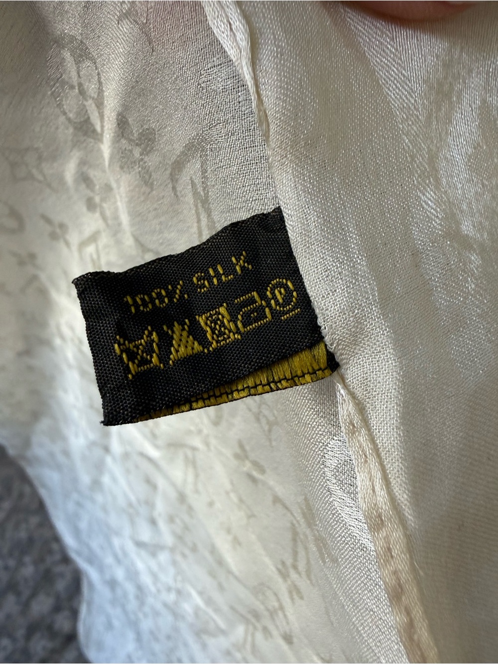 Louis Vuitton Vintage Monogram 100% Silk Scarf Wrap Ivory Cream - Picture 8 of 11